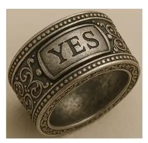 Bague Décision Maker ciselée d’arabesques, marquée YES